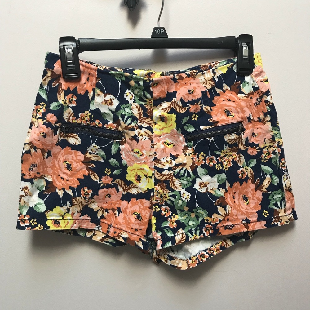 Floral Short-Shorts